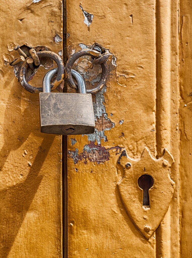 padlock, door, lock-172770.jpg